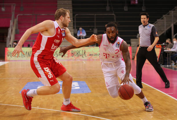 队首发球员 队首发球员